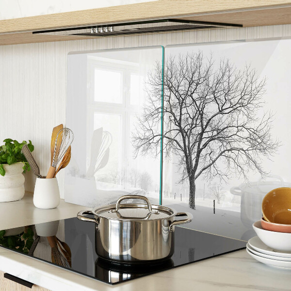 Planche à découper en verre Paysage d'hiver vide avec un arbre
