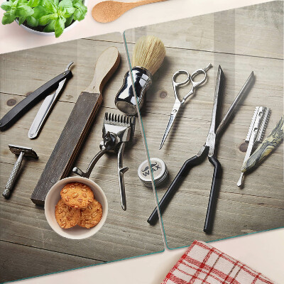 Planche à découper verre Outils de coiffure sur fond de bois
