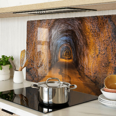 Planche à découper verre Un tunnel dans une grotte avec éclairage
