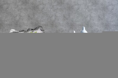 Autocollant à effet 3d trou Un paradis fleuri derrière le mur