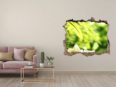 Sticker mural effet trou Une fleur dans un jardin verdoyant