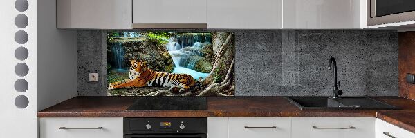 Panneau crédence cuisine Tigre dans une cascade