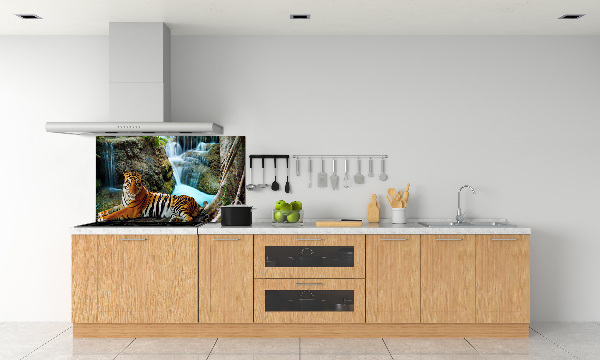 Panneau crédence cuisine Tigre dans une cascade