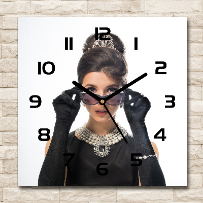 Horloge murale carrée Femme avec lunettes