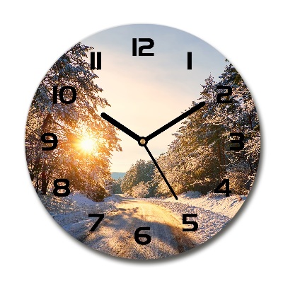 Horloge ronde Route dans la forêt en hiver