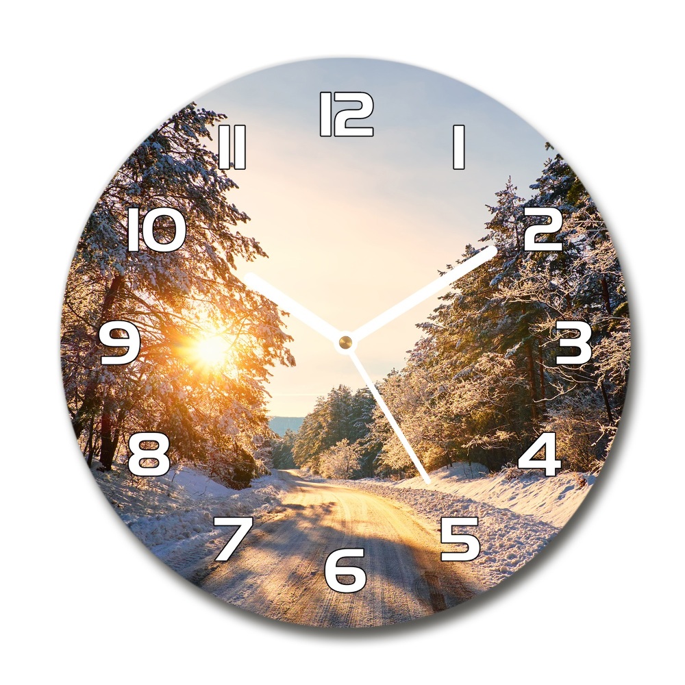 Horloge ronde Route dans la forêt en hiver