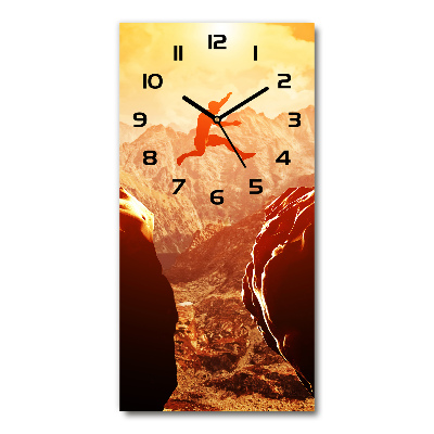 Horloge verticale en verre Sauter par-dessus un précipice