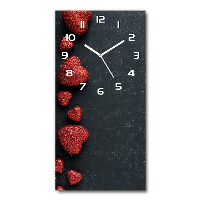 Horloge murale verticale Coeurs sur un tableau noir