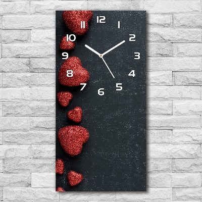 Horloge murale verticale Coeurs sur un tableau noir