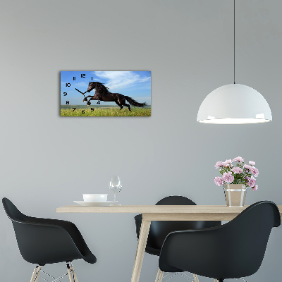 Horloge rectangulaire horizontale Cheval noir dans un pré
