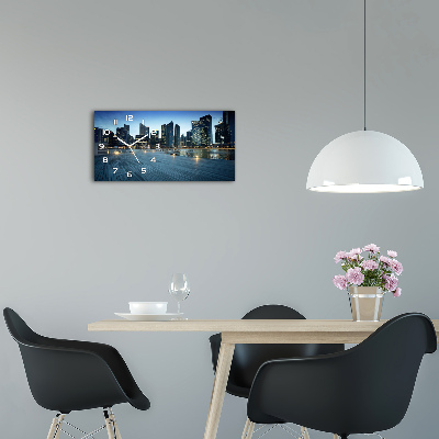 Horloge horizontale en verre Singapour la nuit