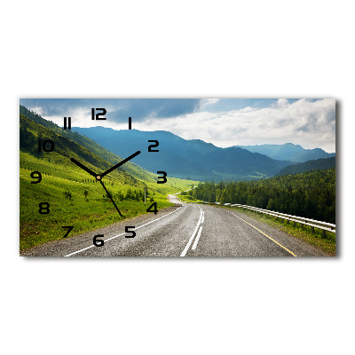 Horloge horizontale Une route dans les montagnes