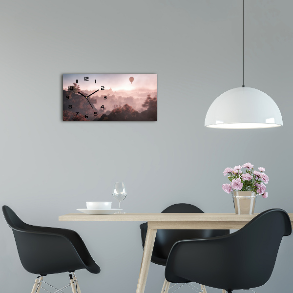 Horloge rectangulaire horizontale Ballon au-dessus de la forêt