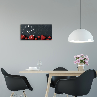 Horloge horizontale en verre Coeurs sur un tableau noir