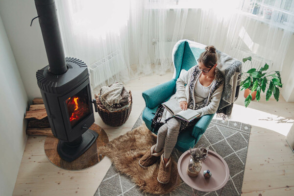 Plaque verre ronde sous poêle Traces de rouille sur une surface métallique