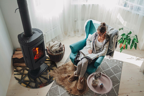 Plaque de sol ronde en verre cheminée Des formes modernes avec une touche de bois