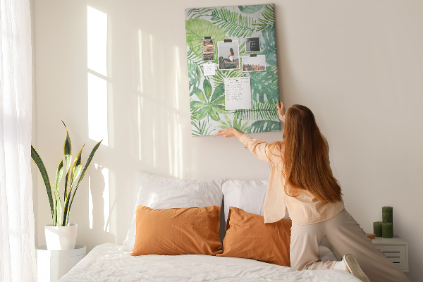 Tableau en liège fantaisie Motif de feuilles tropicales dans des tons de vert