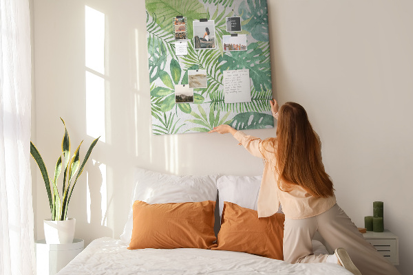 Tableau en liège fantaisie Motif de feuilles tropicales dans des tons de vert
