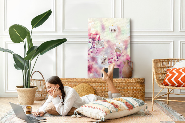 Tableau en liège déco Des accents floraux dans des tons délicats