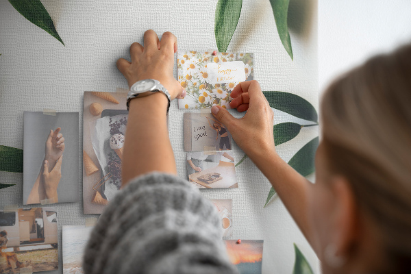 Tableau en liège fantaisie Feuilles vertes sur fond clair