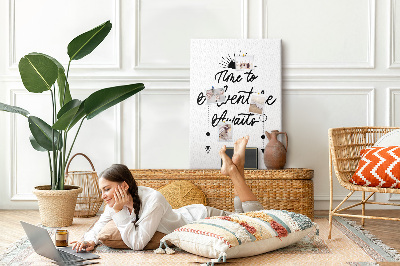 Tableau en liège déco L'heure est à l'aventure avec une inscription inspirante