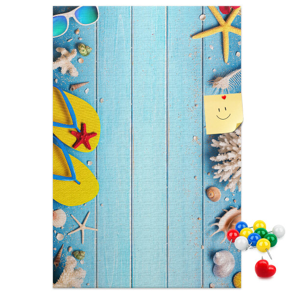 Tableau en liège fantaisie Accessoires de plage d'été sur fond bleu
