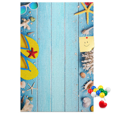 Tableau en liège fantaisie Accessoires de plage d'été sur fond bleu