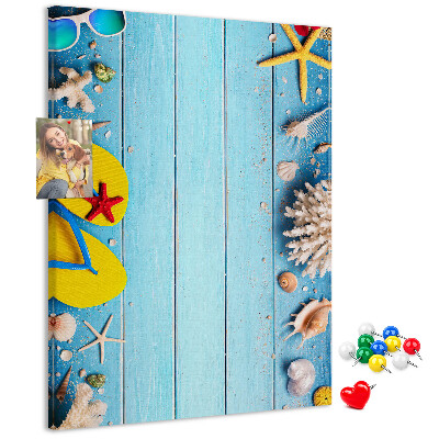 Tableau en liège fantaisie Accessoires de plage d'été sur fond bleu