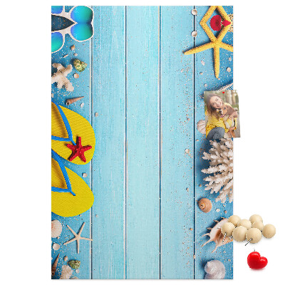Tableau en liège fantaisie Accessoires de plage d'été sur fond bleu