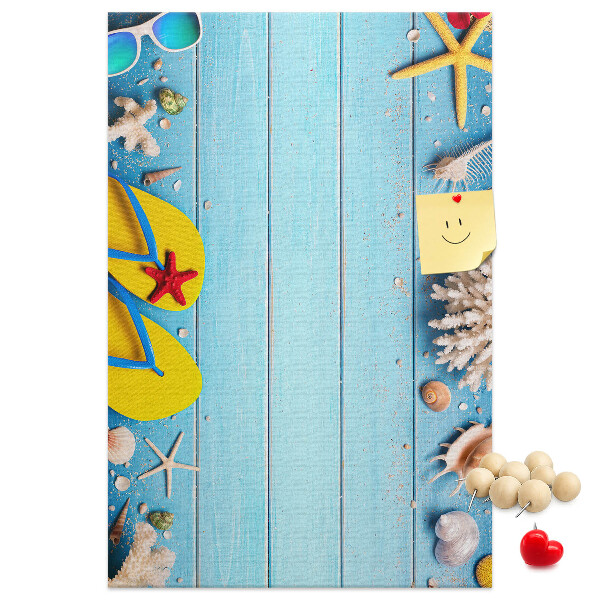 Tableau en liège fantaisie Accessoires de plage d'été sur fond bleu