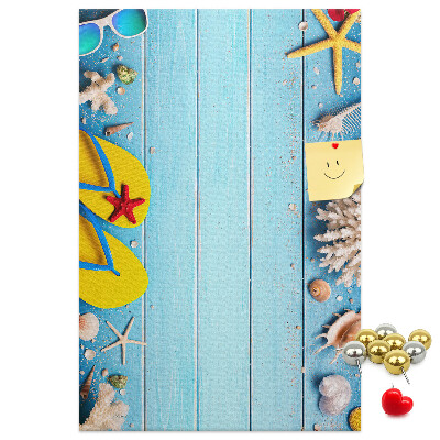 Tableau en liège fantaisie Accessoires de plage d'été sur fond bleu