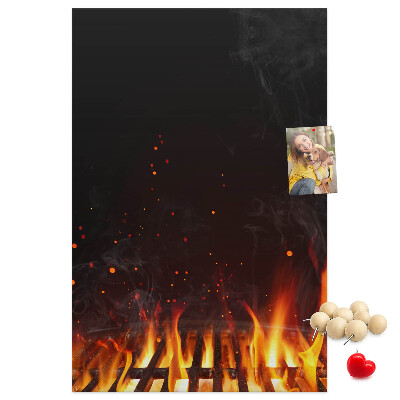 Tableau de liège Un incendie flamboyant avec de la fumée qui s'élève