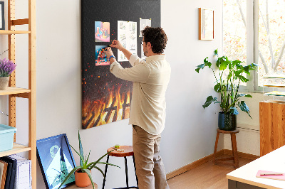 Tableau de liège Un incendie flamboyant avec de la fumée qui s'élève