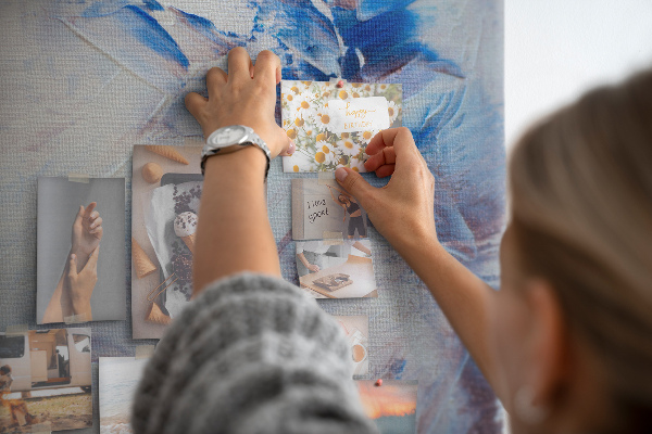 Tableau en liège fantaisie Éclaboussures de peinture abstraites bleues et blanches
