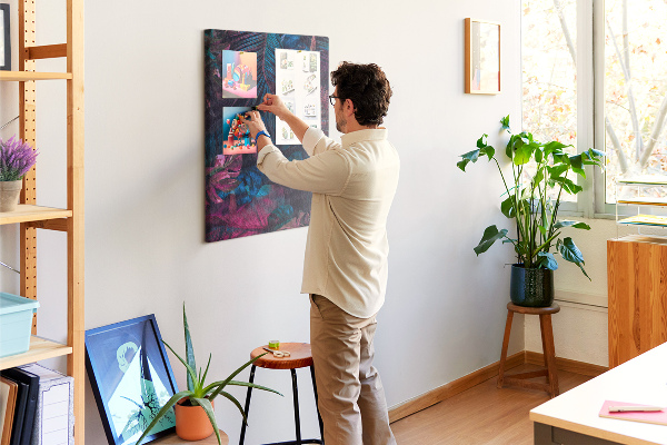 Tableau en liège déco Une forêt mystérieuse aux couleurs intenses