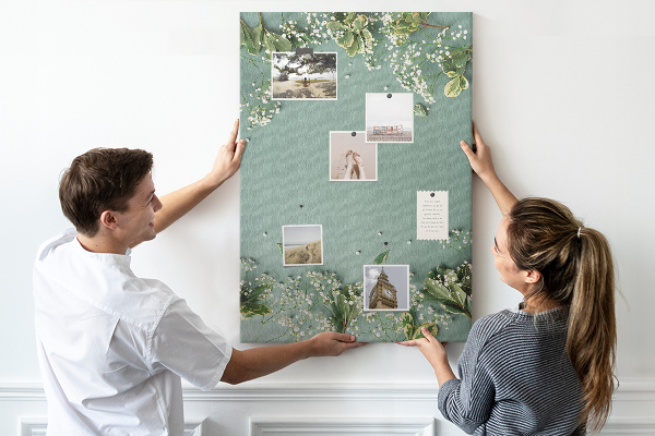 Tableau de liège Fond vert avec des fleurs et des feuilles délicates
