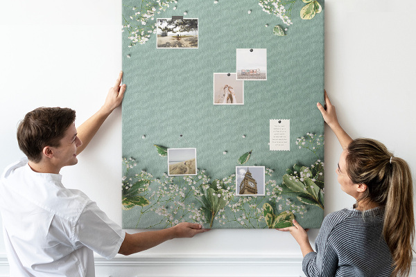 Tableau de liège Fond vert avec des fleurs et des feuilles délicates