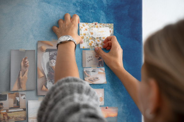 Tableau en liège déco Des nuances de bleu dans un tissage délicat