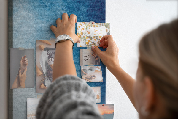Tableau en liège déco Des nuances de bleu dans un tissage délicat