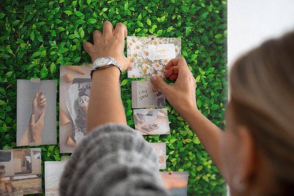 Tableau en liège fantaisie mur vert dense et feuillu