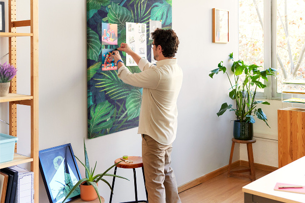 Tableau en liège fantaisie Feuilles tropicales sur fond sombre