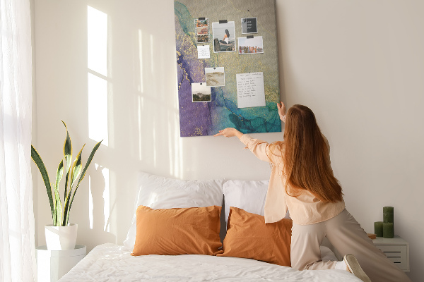 Tableau en liège déco Motif abstrait avec des accents violets