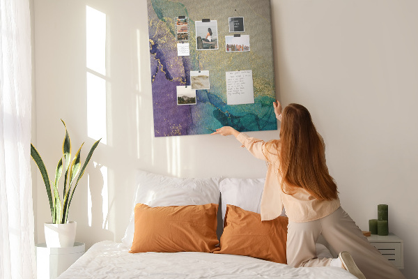 Tableau en liège déco Motif abstrait avec des accents violets