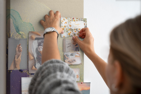Tableau en liège déco Motif abstrait avec des accents violets