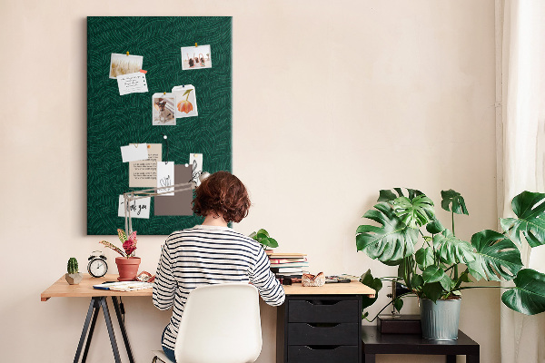 Tableau de liège Fond avec des feuilles sur fond vert foncé