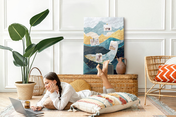 Tableau en liège déco Une baleine au milieu des vagues montagneuses de l'océan