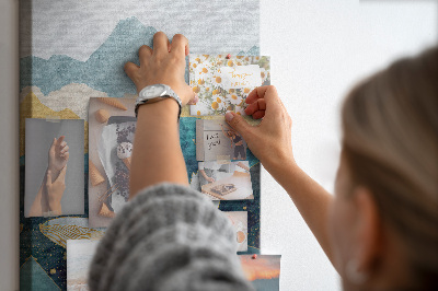 Tableau en liège déco Une baleine au milieu des vagues montagneuses de l'océan