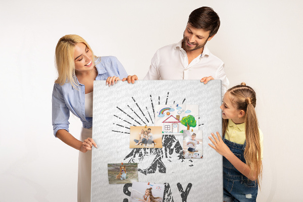 Tableau en liège fantaisie Montagnes avec des rayons de soleil en arrière-plan