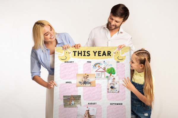 Tableau de liège Un calendrier joyeux orné d'un motif d'oiseau