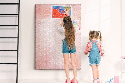 Tableau de liège Un fond rose délicat avec des accents dorés